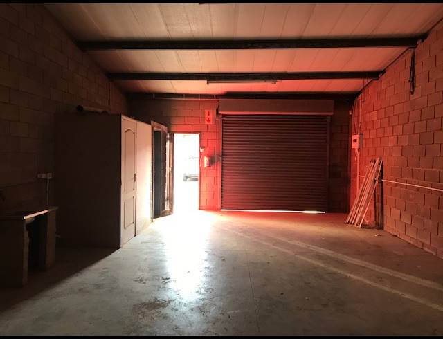 106M² WAREHOUSE RENTED IN BRIARDENE